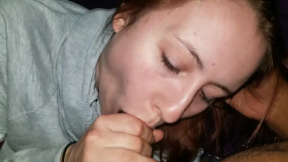 Cute girlfriend loves sucking dick