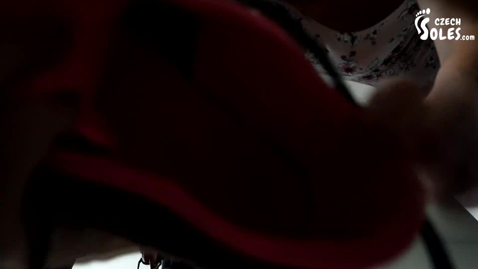 [GetFreeDays.com] POV Doormat para 3 chicas estomping Femdom Footdom Bdsm Feet Loman