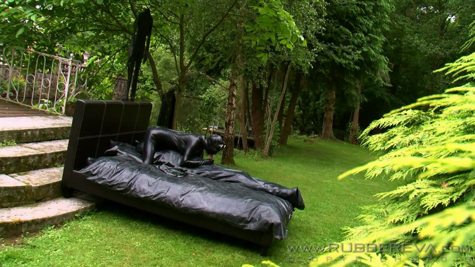 LatexRubberVideos005915