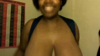amateur bouncing her massive breasts on webcam BigTits