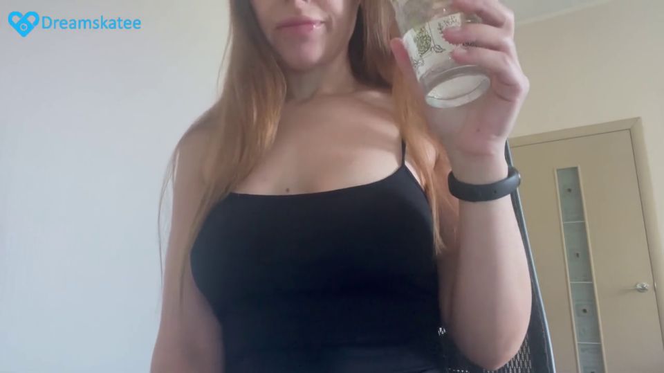 dreamskatee - Meeting a fan. Let's make this interview unforgettable..