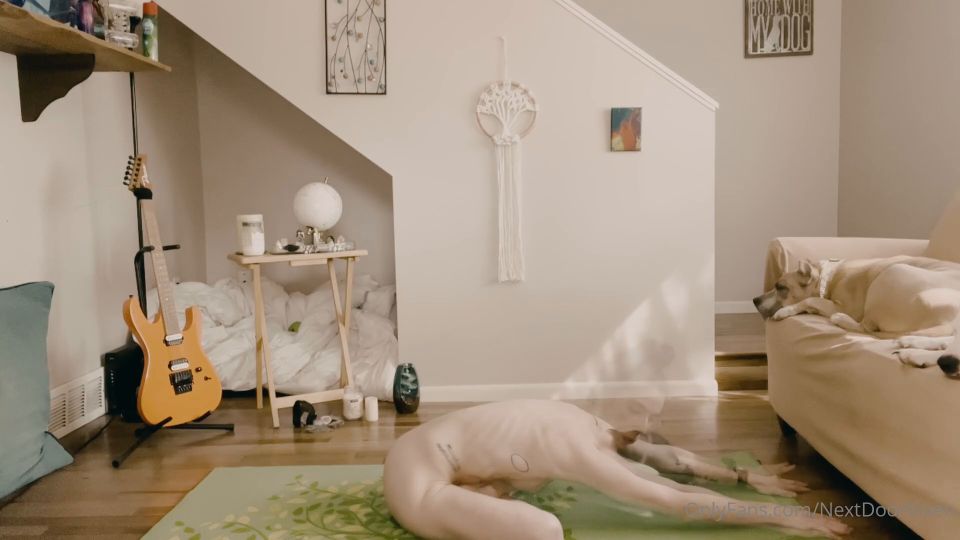 nextdoorvixen 2023-03-30 Me encanta el ambiente Fern s tanto Ella está practicando para conseguir su yogur 094405