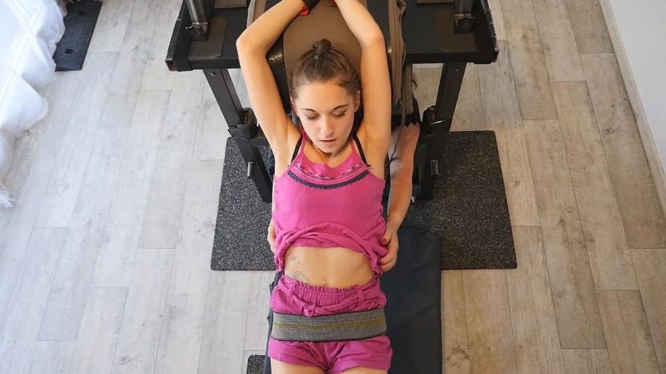 ¡La venganza de Olivia en su hija hiper cosquillas Ocelia Tickling!