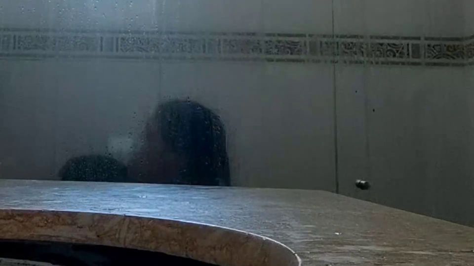 El Pau G - Se folla a su novia en el baño, y hace su salto culo - Baño amateur