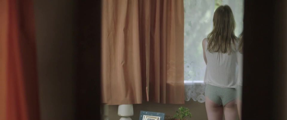 Elina Vaska - Es esmu seit (2016) HD 1080p - (Celebridad porno)