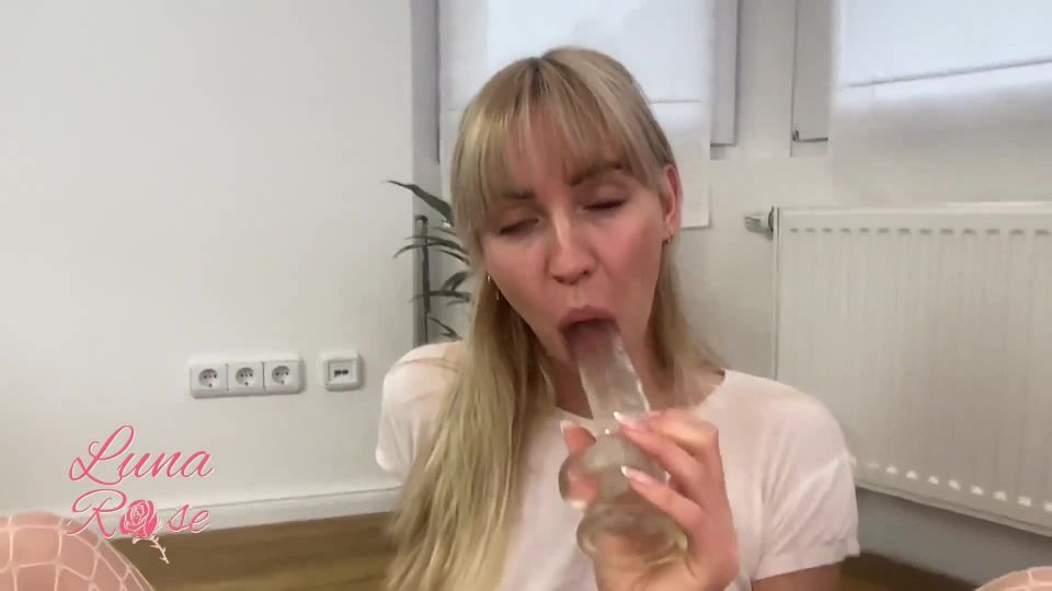 Rose - Luna - Userwunsch Fischernetz - Mit Glasdildo durchs ganze Zimmer gefickt - Amateur