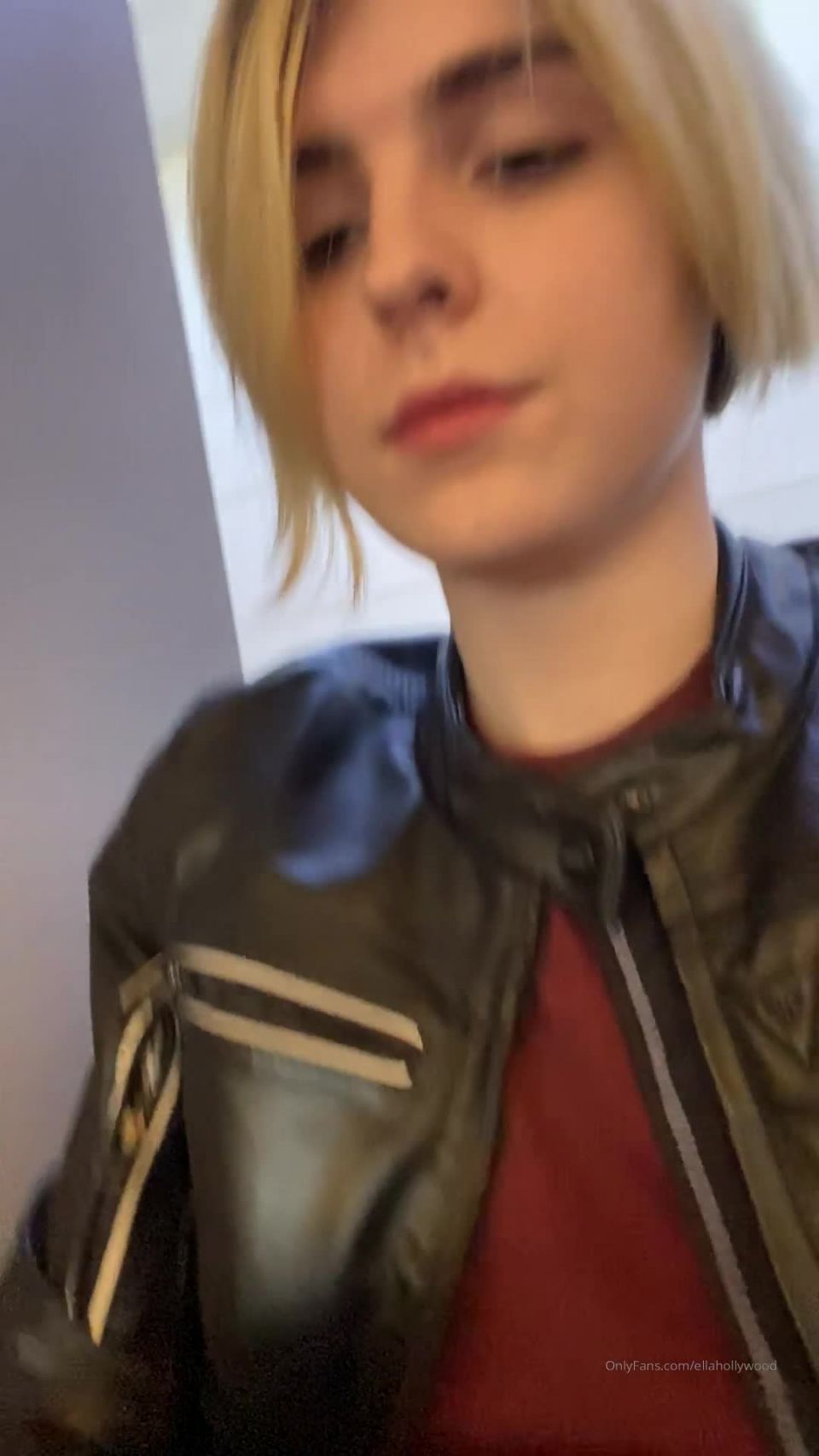 [Onlyfans] On my way to Prague to do some BIG shoots ) Im a lil excited(01