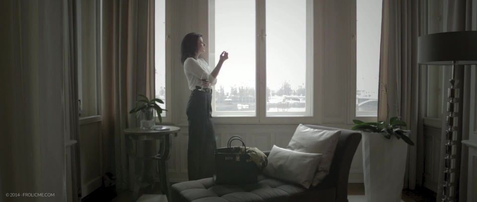 Frolicme - Karol Lilian & Celine Noiret - Voyeur - Película erótica del Voyeur de pareja traviesa