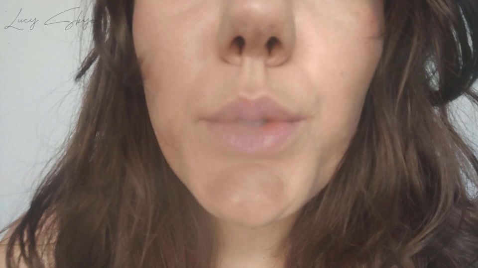 video porno online 22 Lucy Skye – ALTO Y GAY  diosa adoración  pov romi lluvia femdom