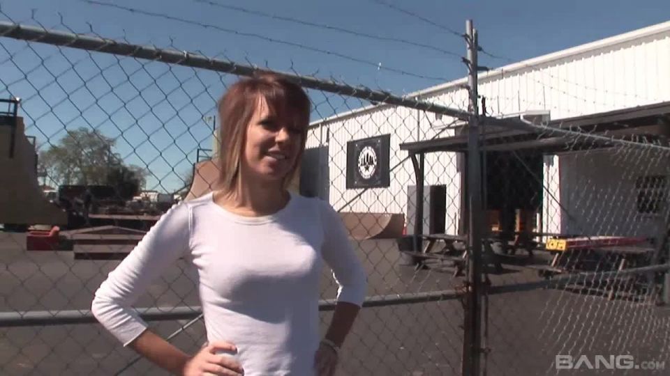 adulto xxx clip 34 fetiche zapatos 18 años morena destellos sus tetas en la luz del día amplia en una calle ocupada, 18 y adolescente en adolescente