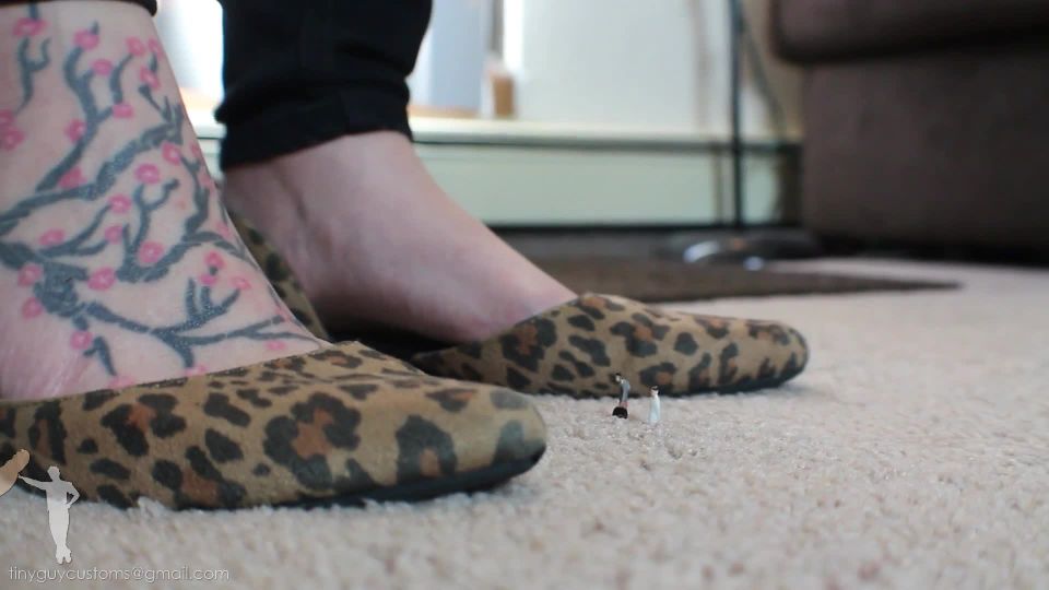 Tiny Guy Customs – Aura Shrunken Coworkers Feet And Vore Foot!