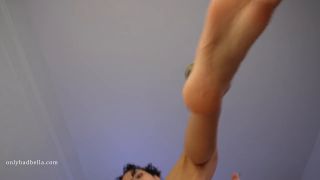 Bad Bella Eat My Ash Lick My Feet (Feet porn)