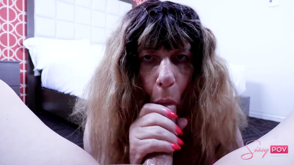 Algunos Penny Gurl madura Sissy finalmente consigue algunos D Transexual