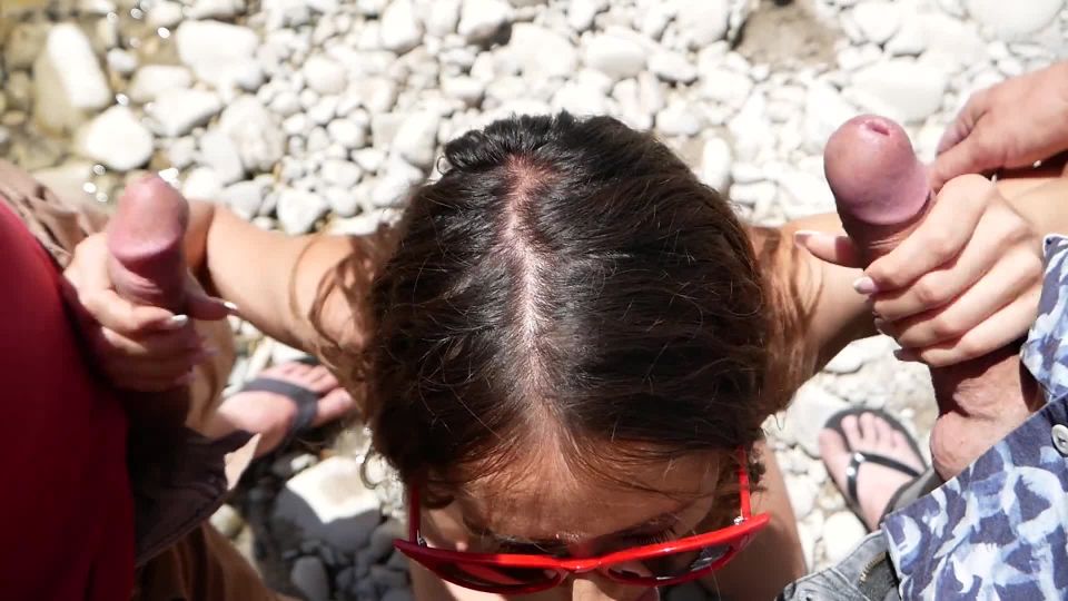 Exhibe Et Pipe Pour Deux Promeneurs - Tara Cherry X_1080p - Público