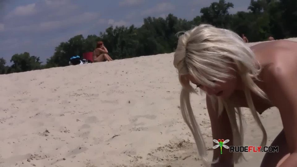 video clip para adultos 16 Nude Beach – Tetita caliente Chica Jugar diversión - nudismo - hardcore porno maria ozawa hardcore