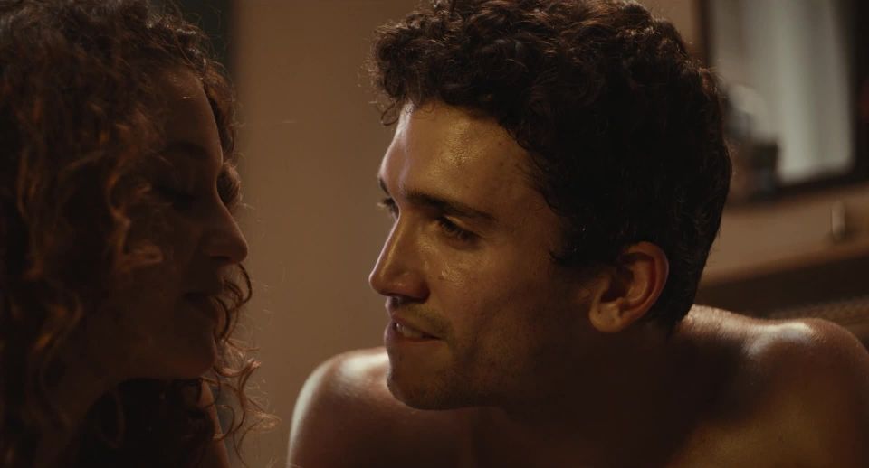 Maria Pedraza, Andrea Ros - A quien te lleva a una isla desierta (2019) HD 1080p!!!