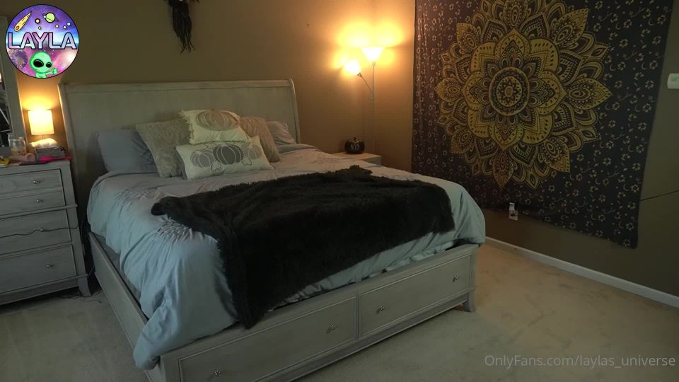 Laylas universe () Laylasuniverse - i hope this naked vacuuming turns you on while simultaneously making you laugh love to 03-10-2020