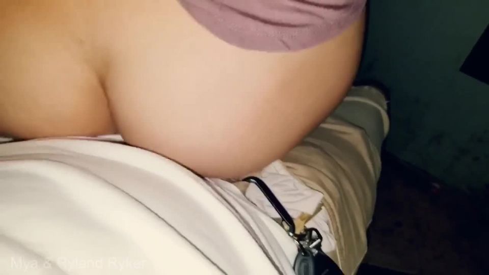 Chupando polla fuera de Bar montar en el teatro de adultos 720p