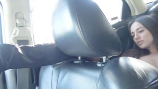 Dominikac en el coche caliente