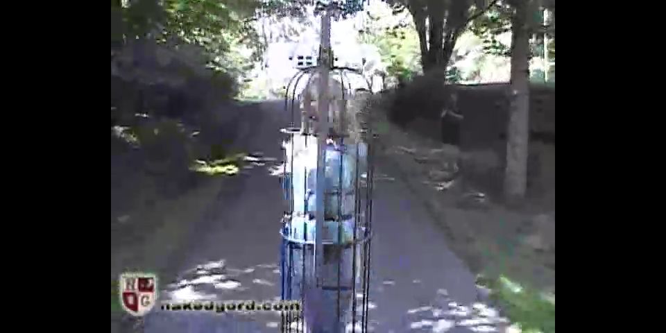 Casa de Gord17 07 28 Adrianna Nicole - Envuelto, elevado y camioneado (Escena)