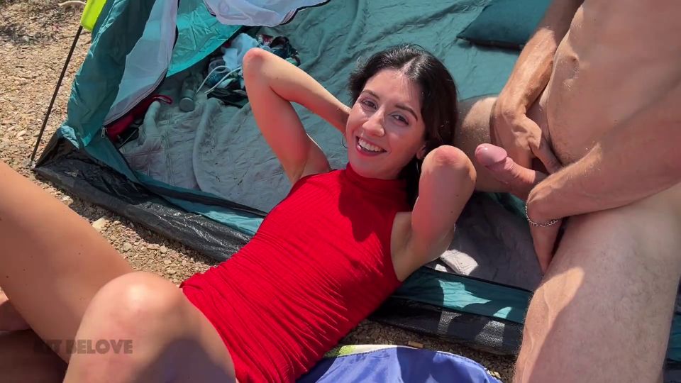 Katty West - Dos hombres conocieron a una pareja y se follaron a su novia en la playa - FullHD 1080P