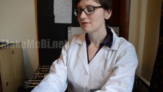 Bettie Bondage - Científico de Futa te impregna - HD 720P