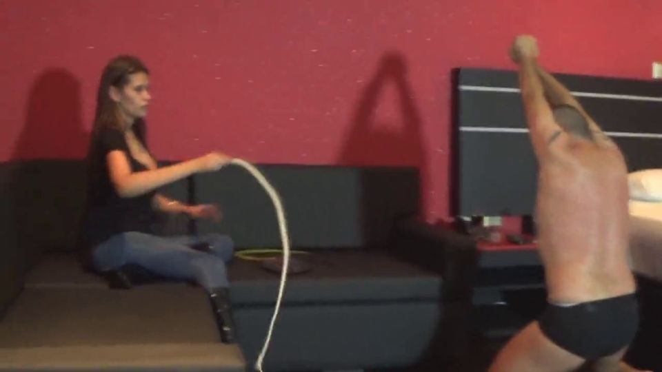 Los bellezas latinas en los tacones altos... la adoración de Kalinda.