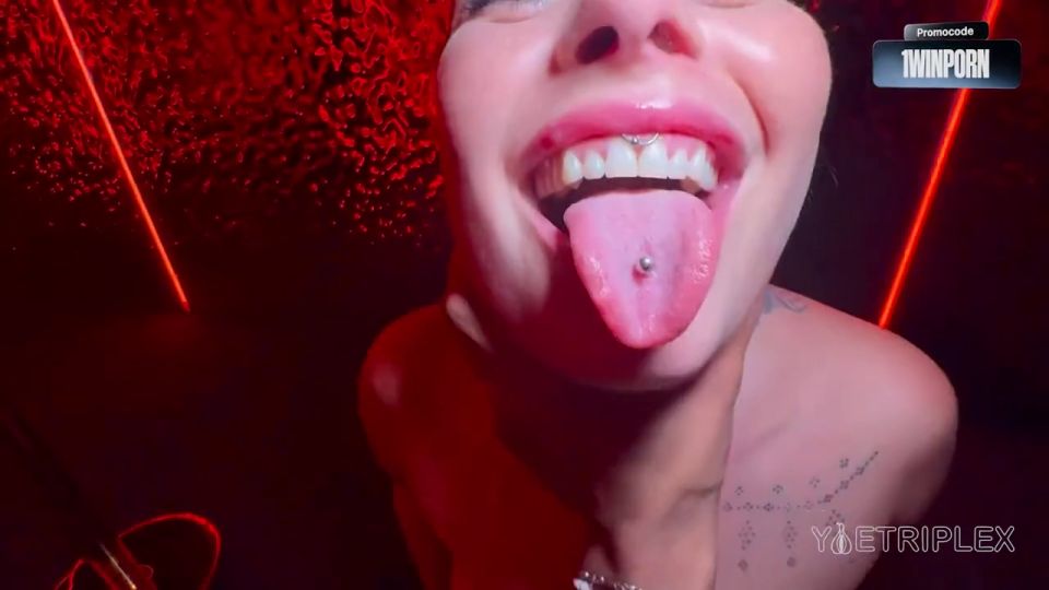 Yaetriplex - SEXVLOG - Queer party in Barcelona ends With my pussy destroyed!!