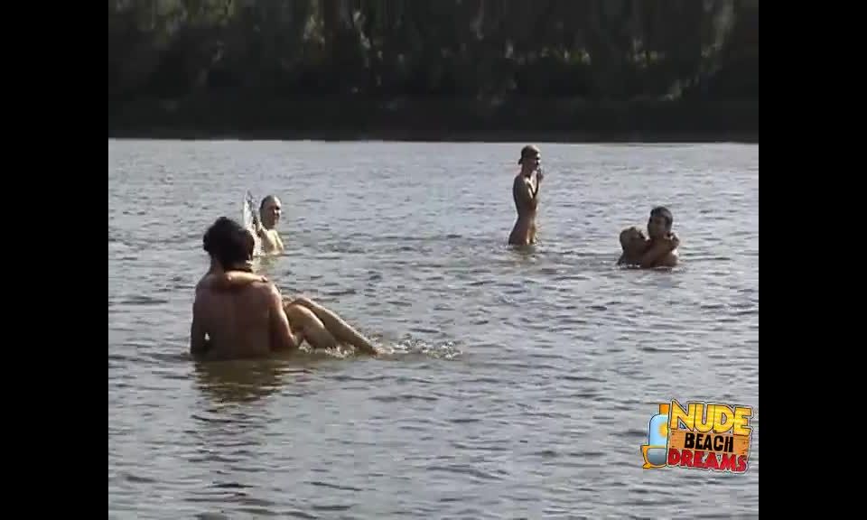 Partido Swingers 13, Parte 19/43 ¡Nudismo!