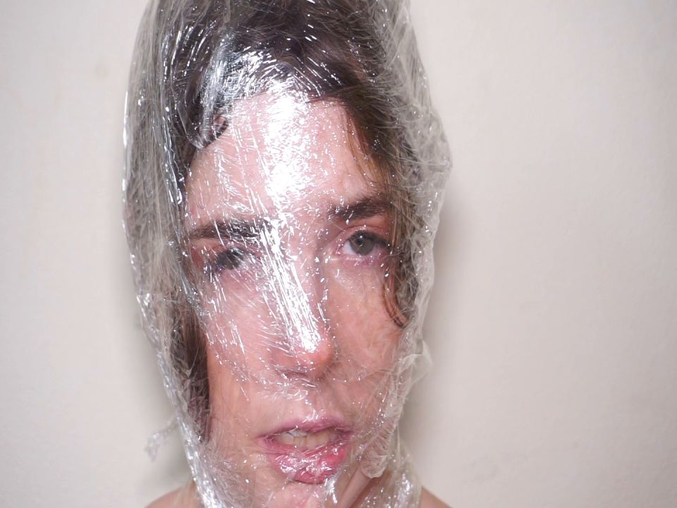 [ManyVids] Longhairluna Manyvids.21.09.07.Longhairluna.Cling.Film.Breath.Play 