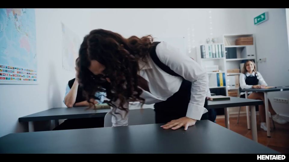 Tiffany Tatum,Zazie Skymm,Leana Lovings - 3d Vida Real Anime Hentai Horror - Nerdy Schoolgirl Invoca Demonio Sexual Después de ser acosado