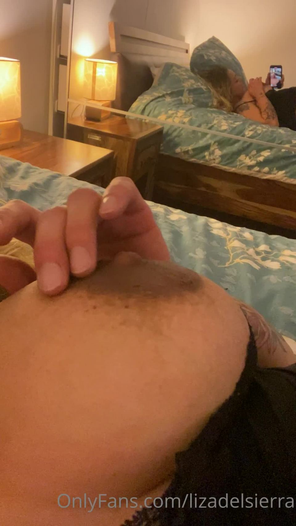 Liza del Sierra Lizadelsierra - miroir mon beau miroir admire ces formes genereuses 18-11-2021