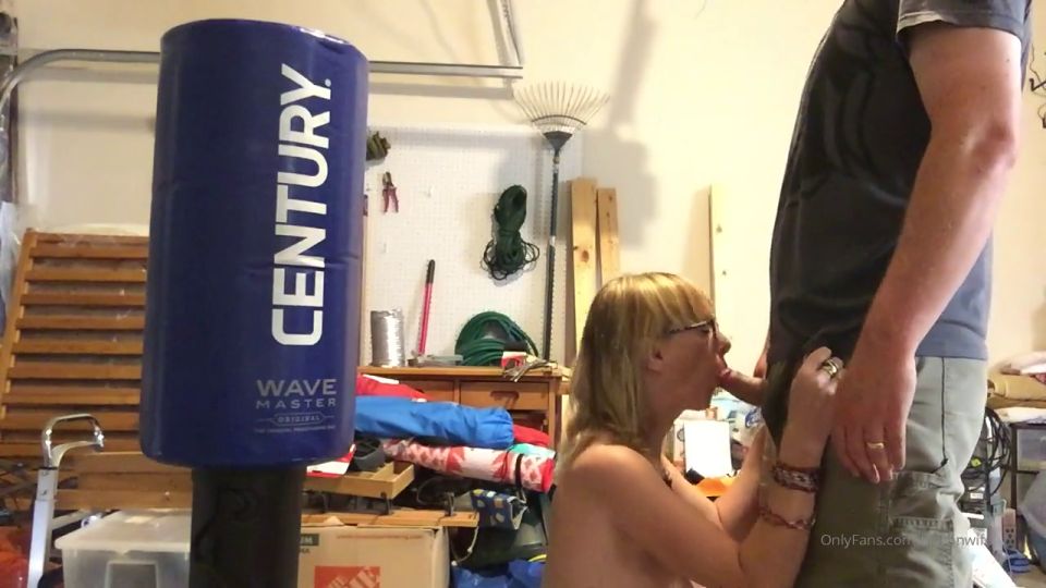 Puertas divertidas del garaje de Boltonwife fueron cerradas pero cualquier persona Walkin Onlyfans (Porno Amateur)