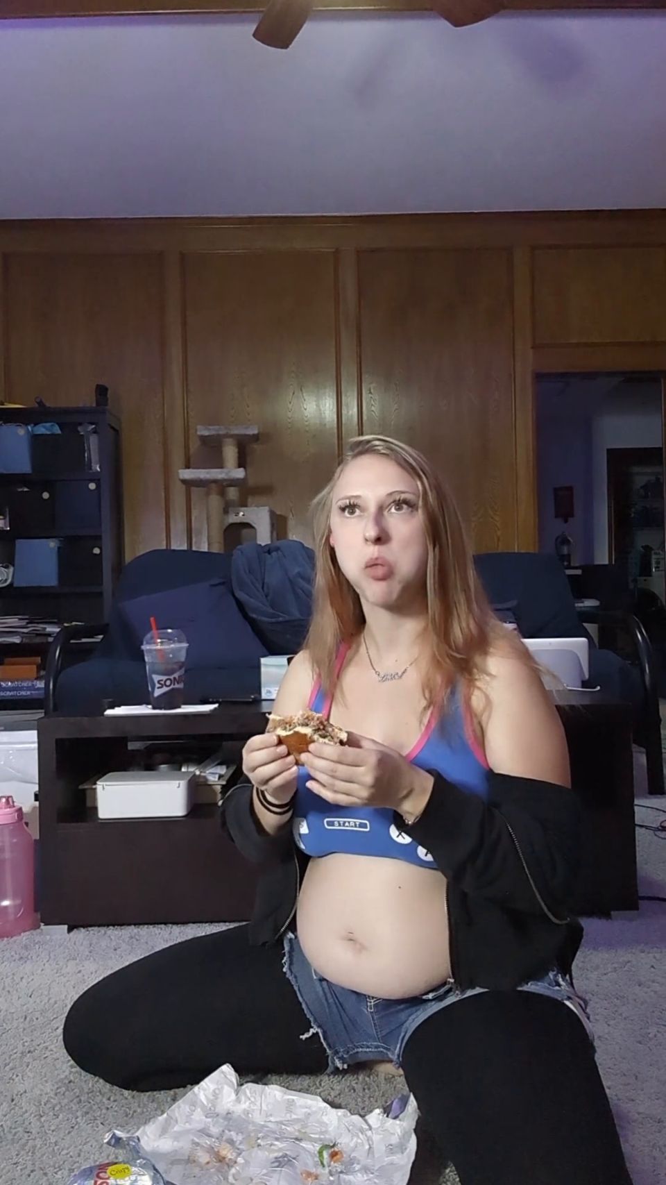 Video 22 Weeks Pregnant Eating 3 Burgers Rose Spades 1920p SD