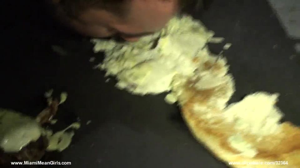 Comida-Cuck - Parte 1 - Club de Dominación Femenina