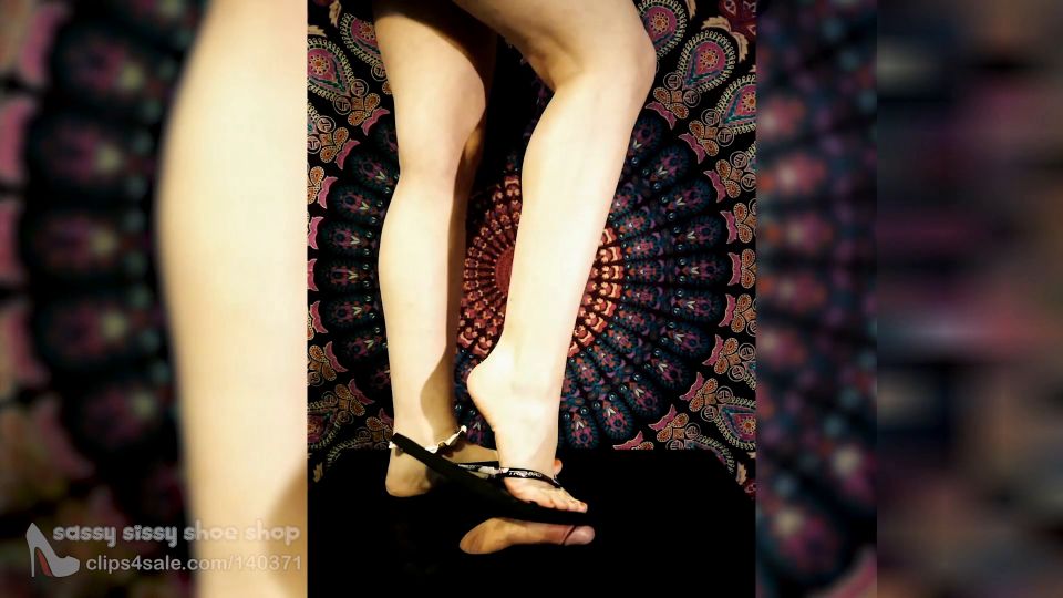 Zapatilla Sassy Sissy Tienda Señora lista para el vuelo de playa Flip pies de trabajo Zapatilla (Porno fetiche)