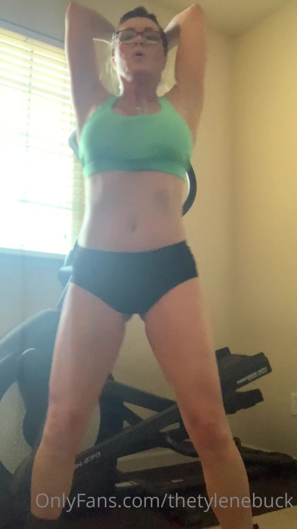 Onlyfans - thetylenebuck - Entierra tu cara y tu polla en este - 28-05-2020