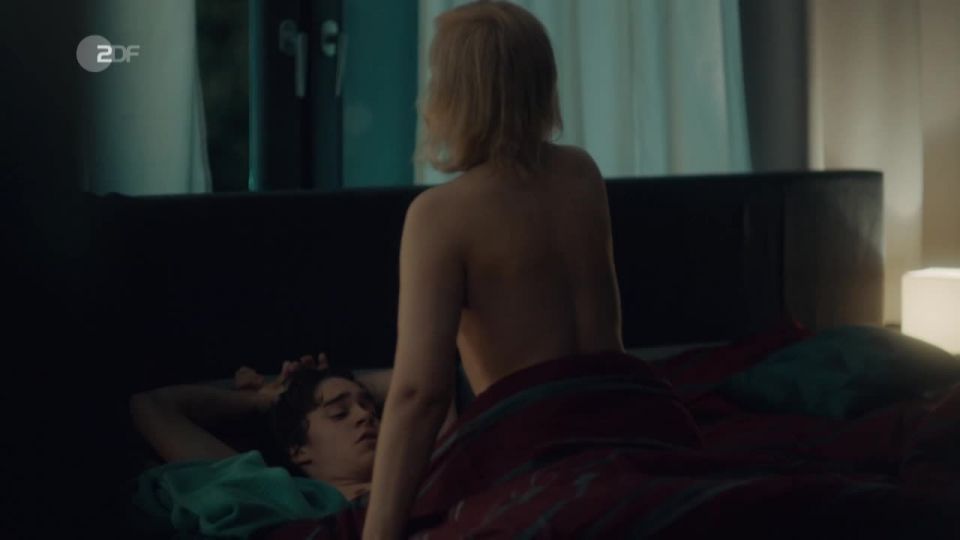 Laura Tonke - Letzte Spur Berlin s10 (2021) HD 720p - [Celebrity porn]