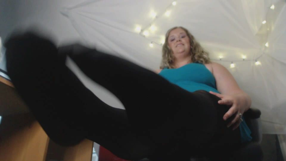 clip 32 Diosa Lisa Lux – Pies de pantimedia Te hacen fetiche de crecimiento de pies porno