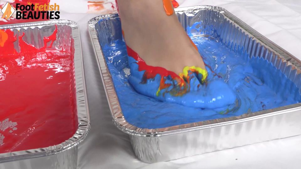 Brunette Diva Coats Her Feet And Hands With Paint To Create An Award-winning A.