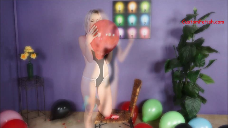 Custom Fetish - Emily Brookes First Sit to P - Fetish