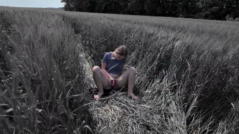 xKeryB - Solo female morning masturbation she got real orgasm