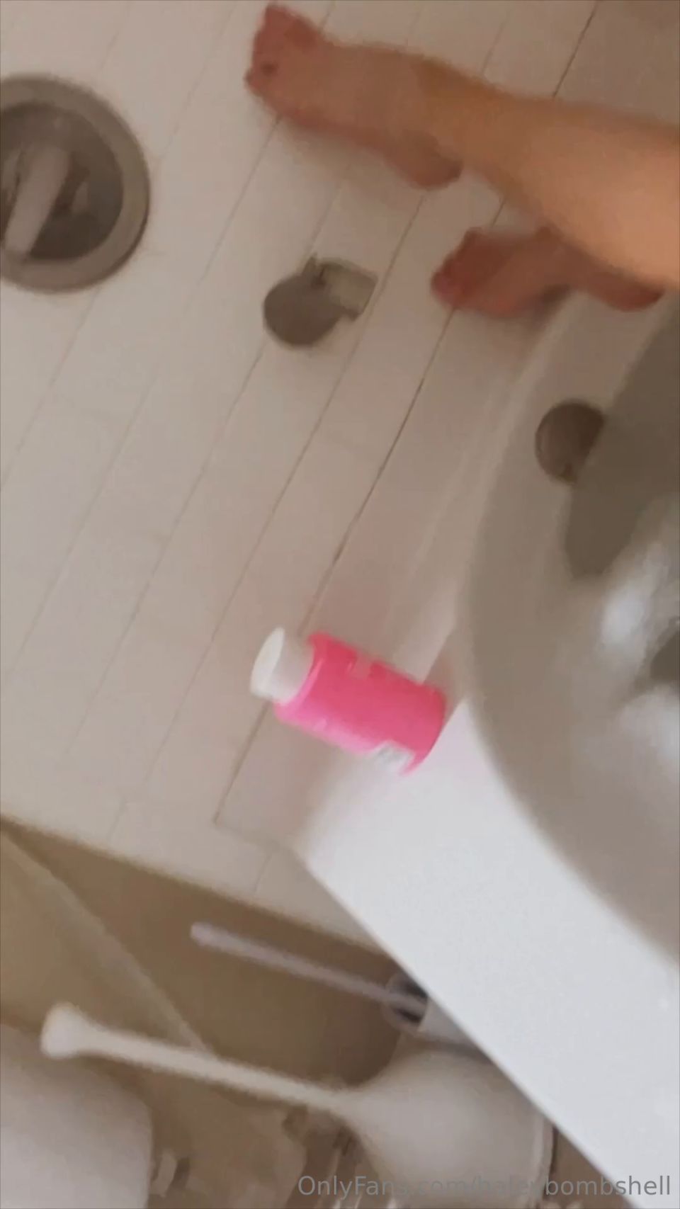 Mazzy Belle seduce en la bañera de goteo de alimentación  SD 1080P OnlyFans