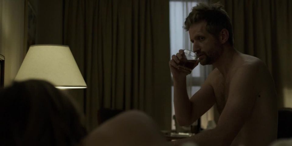 Kim Dickens – Casa de las Tarjetas s03e09-10 (2015) HD 720p!!!