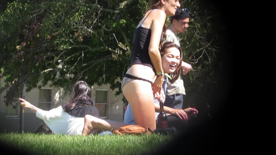 girl_in_lace_string_bikini_panties_189