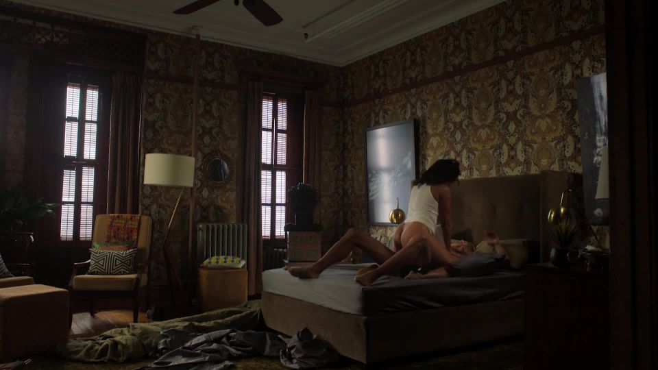 Andrea Bordeaux, Corbin Reid, Amber Stevens - Run the World s01e01 (2021) HD 1080p - [Celebrity porn]