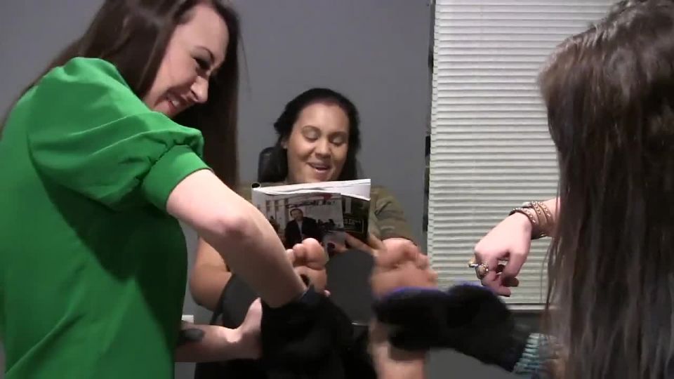 adultos xxx video 46 Las niñas que se divierten w kirs pies! desafíos - pies - pies porno hardcore pornstars