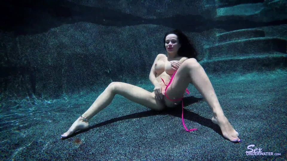 SexUnderwater e1080 Crystal Rush UW Photo Shoot (mp4)