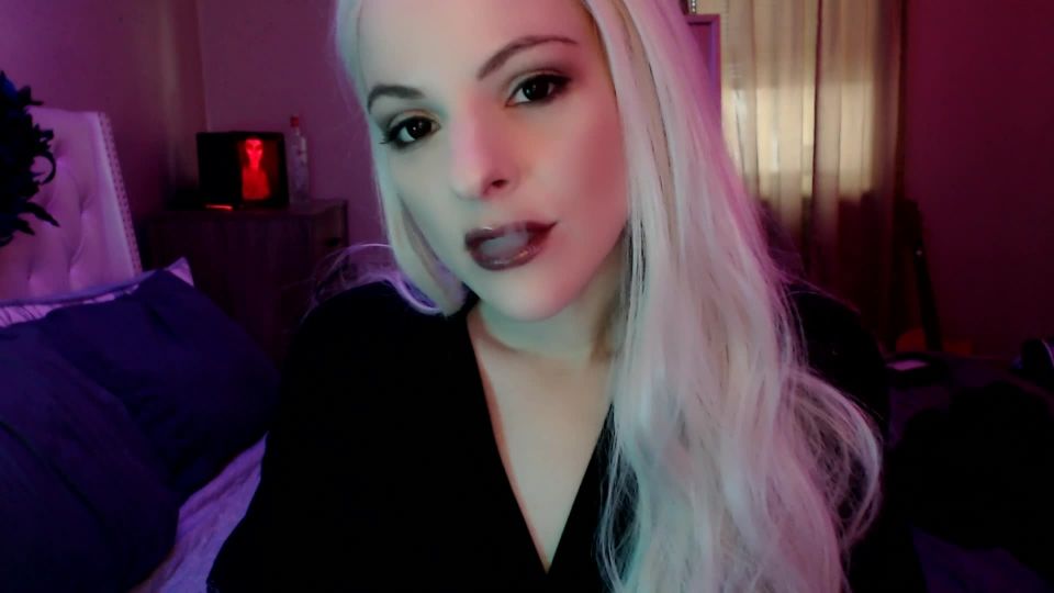 AnnieO - Sexy model annieo gives tribute to her smoking fetish fans