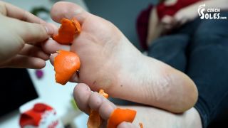 [GetFreeDays.com] BBW Girl Having Fun With Her HUGE Feet Foot Fetish Bbw Fe jerk off instructions